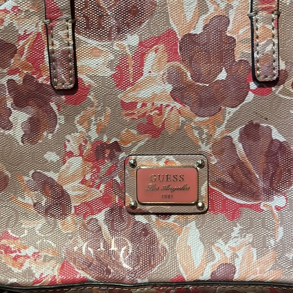 Guess crossbody purse - Picture 2 of 7